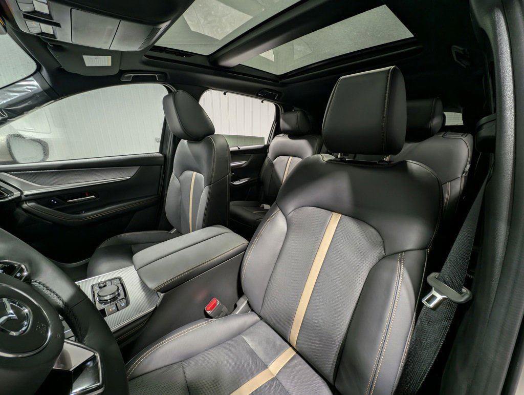 New 2024 MAZDA CX-90 Plug-In Hybrid w/ Premium Plus image 11