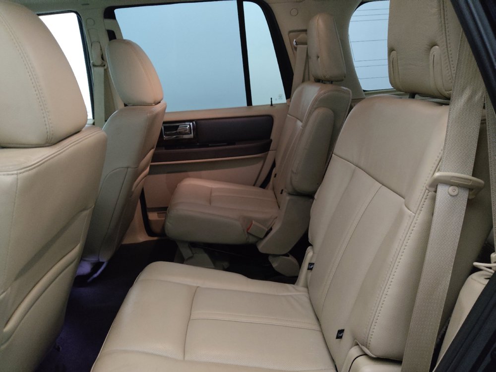 Used 2016 Lincoln Navigator Reserve AWD/4WD image 18