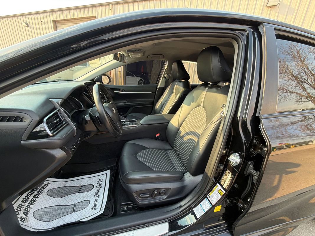 Used 2022 Toyota Camry SE w/ Carpet Mat Package (TMS) image 9