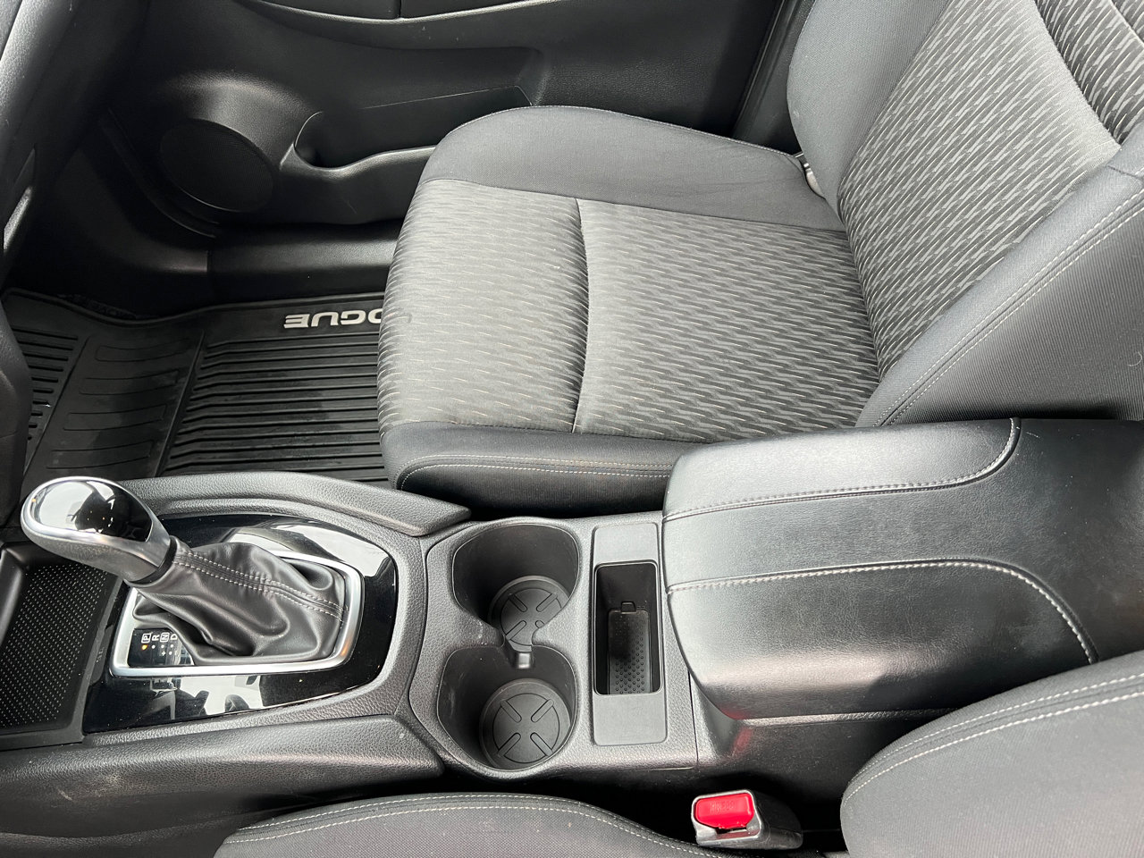 Used 2018 Nissan Rogue S image 20