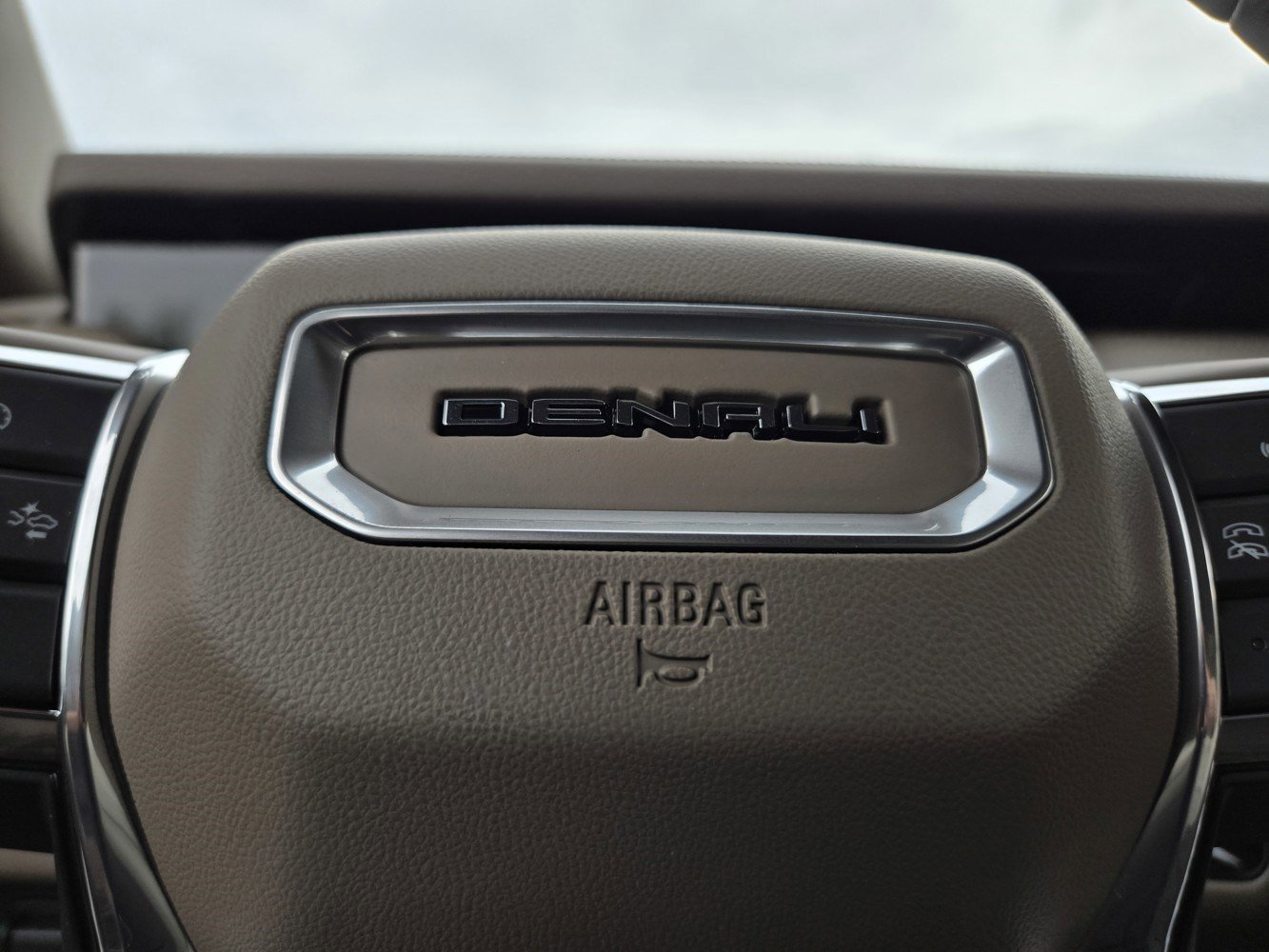 New 2026 GMC Yukon Denali w/ Denali Reserve Package image 17