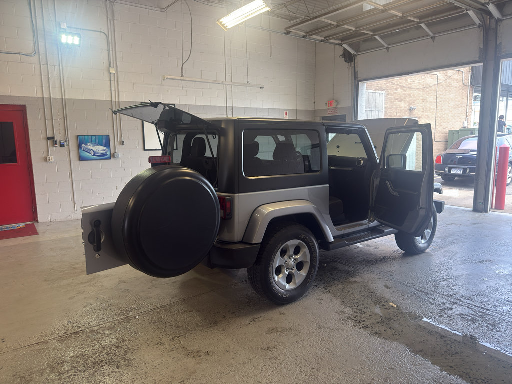 Used 2015 Jeep Wrangler Sahara w/ Connectivity Group AWD/4WD image 14