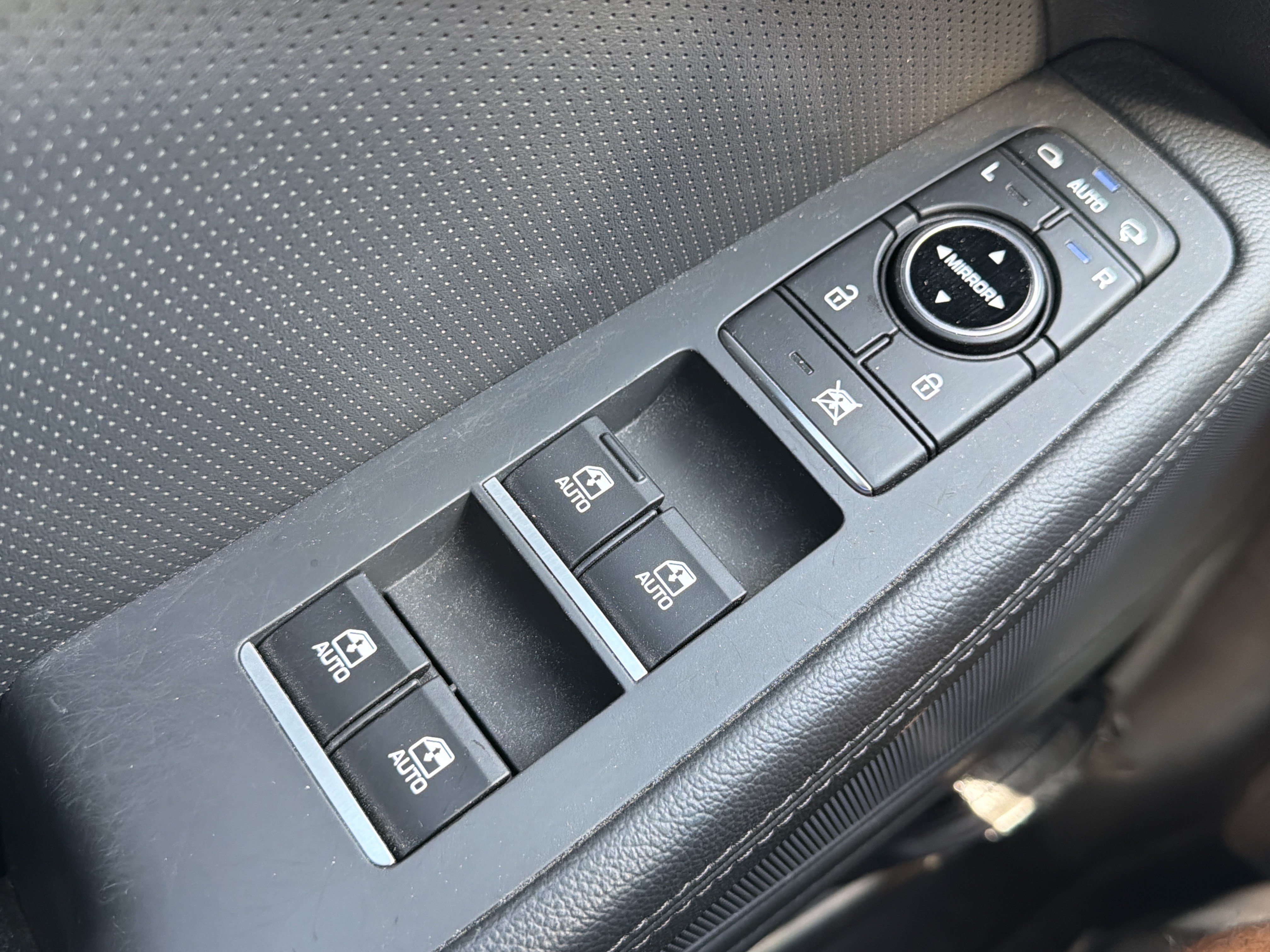 Used 2018 Genesis G80 3.8 AWD/4WD image 22
