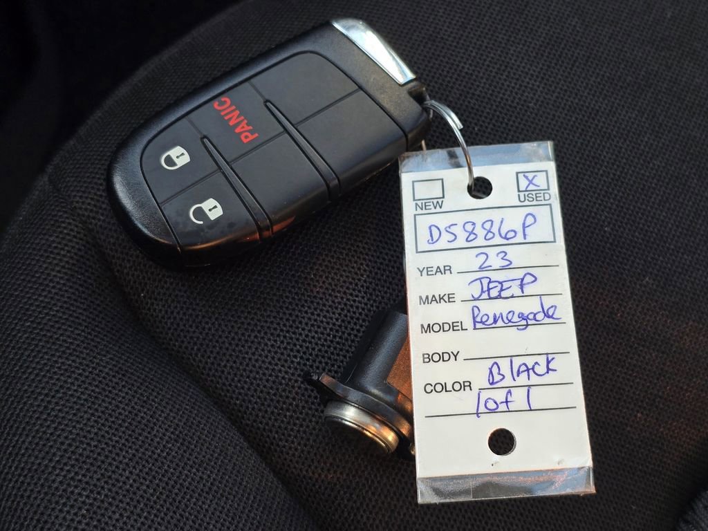 Used 2023 Jeep Renegade Latitude w/ Sun/Sound Group AWD/4WD image 35
