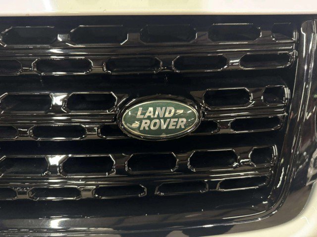 Used 2015 Land Rover Range Rover Supercharged image 12