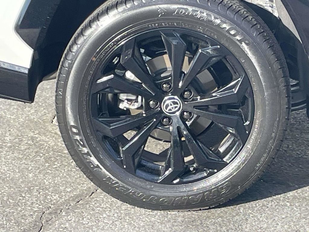 Used 2025 Toyota RAV4 XSE AWD/4WD image 11