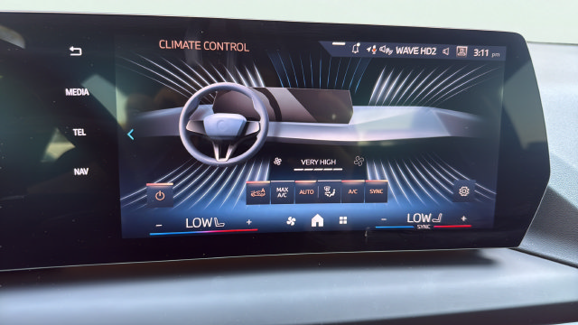 Used 2025 BMW 228i xDrive w/ Premium Package AWD/4WD image 18