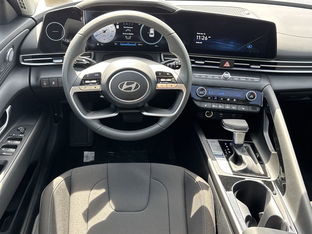 New 2025 Hyundai Elantra SEL FWD image 23