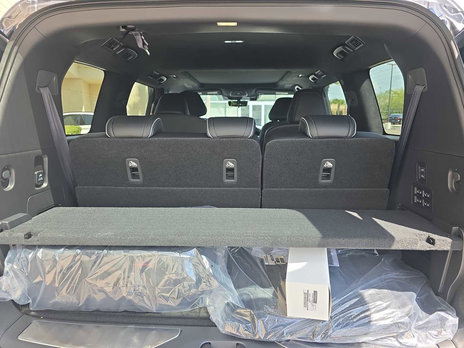 New 2026 INFINITI QX80 Autograph w/ Premium Cargo Package image 9