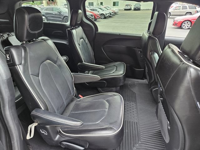 Used 2022 Chrysler Pacifica Limited w/ S Appearance Package FWD image 18