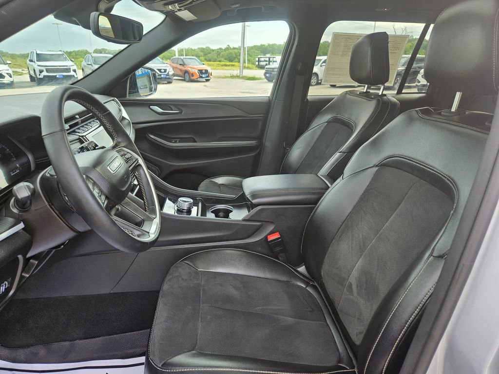Used 2024 Jeep Grand Cherokee Altitude AWD/4WD image 22