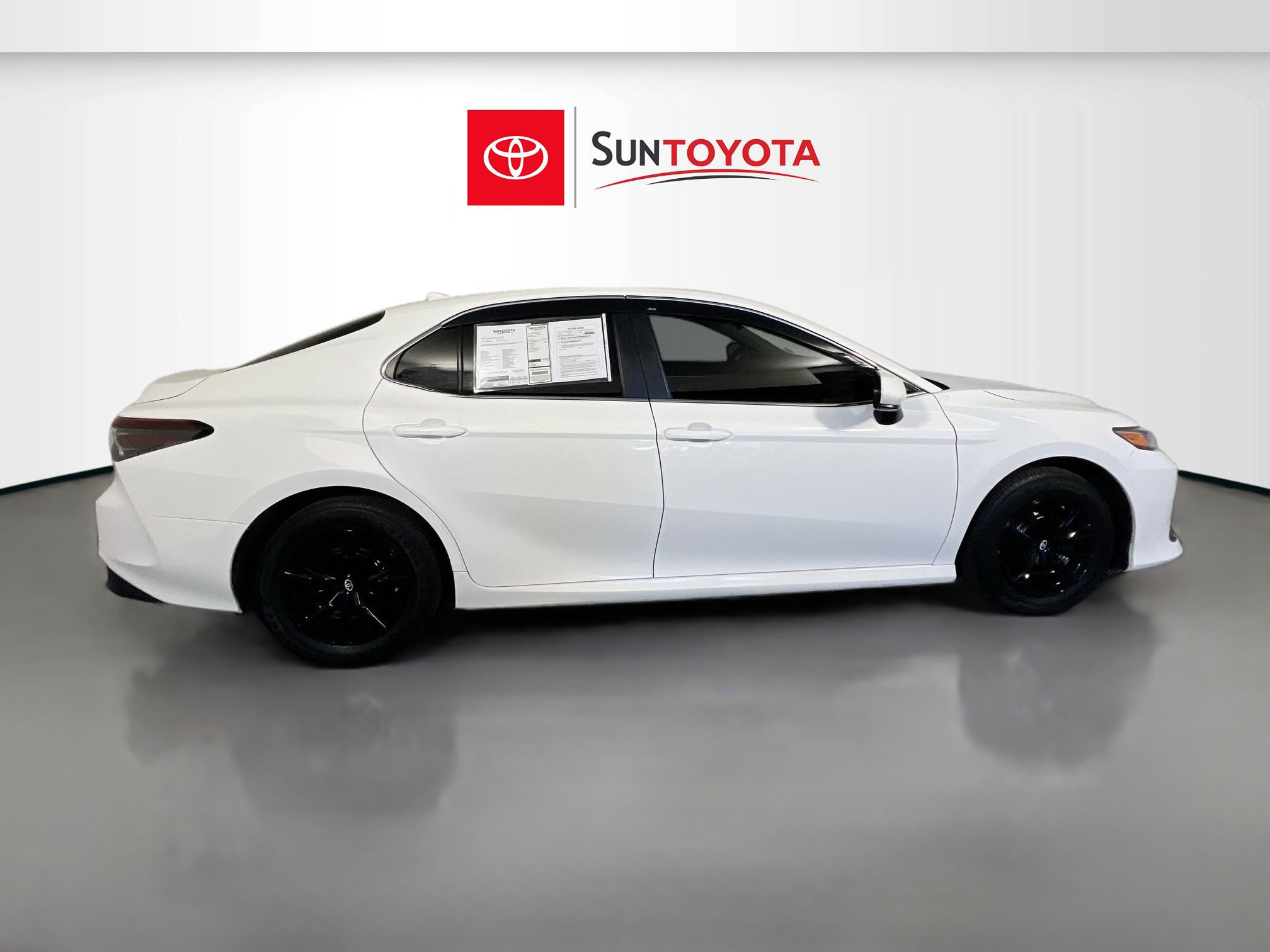 Used 2022 Toyota Camry LE image 2