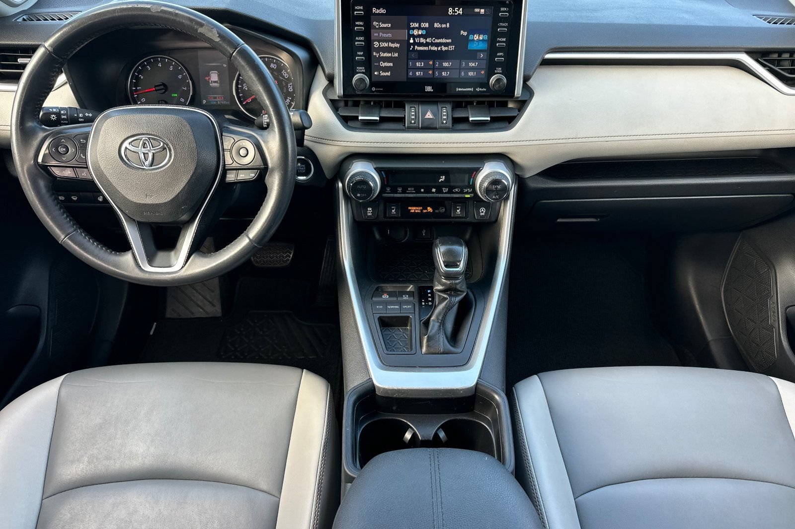 Used 2020 Toyota RAV4 XLE Premium FWD image 15