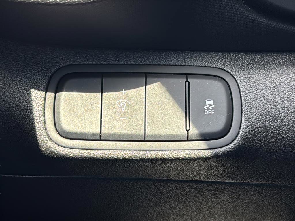 Certified 2023 Hyundai Venue Limited FWD image 33