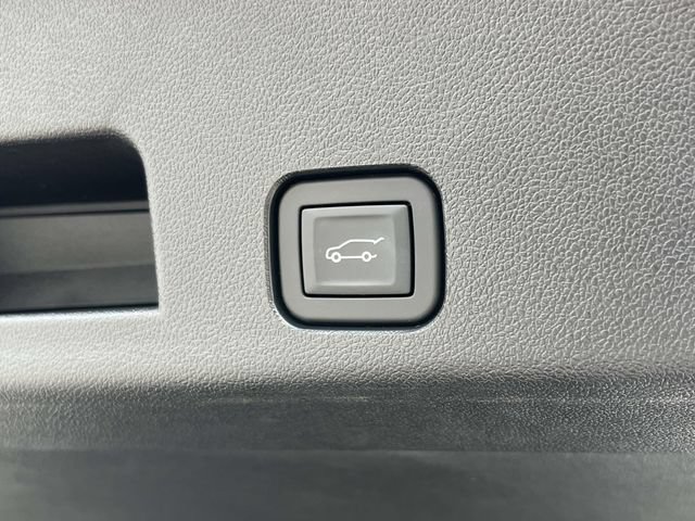 Used 2024 Chevrolet Traverse RS FWD image 14