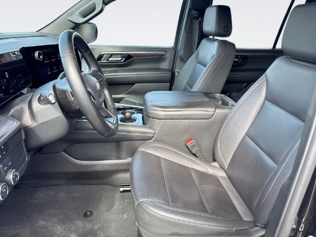 Used 2025 Chevrolet Suburban LT AWD/4WD image 11