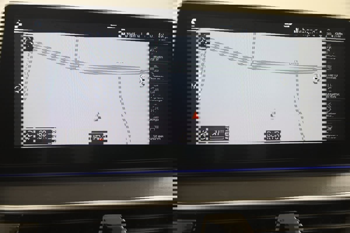 Used 2023 BMW M550i xDrive w/ Executive Package image 9