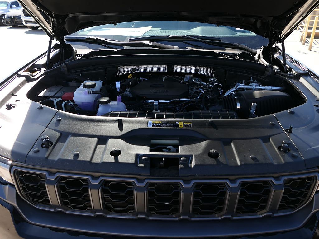 New 2026 Jeep Grand Cherokee Limited w/ Limited Altitude Package AWD/4WD image 28