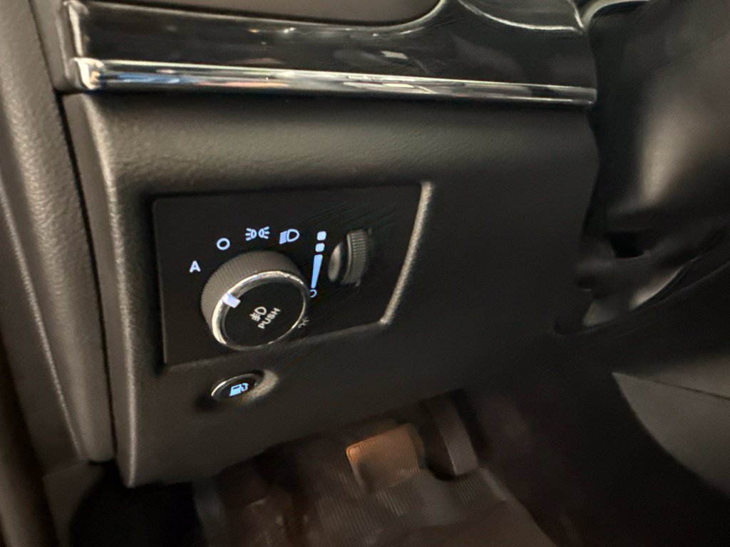 Used 2017 Jeep Grand Cherokee Trailhawk w/ Trailhawk Luxury Group AWD/4WD image 21