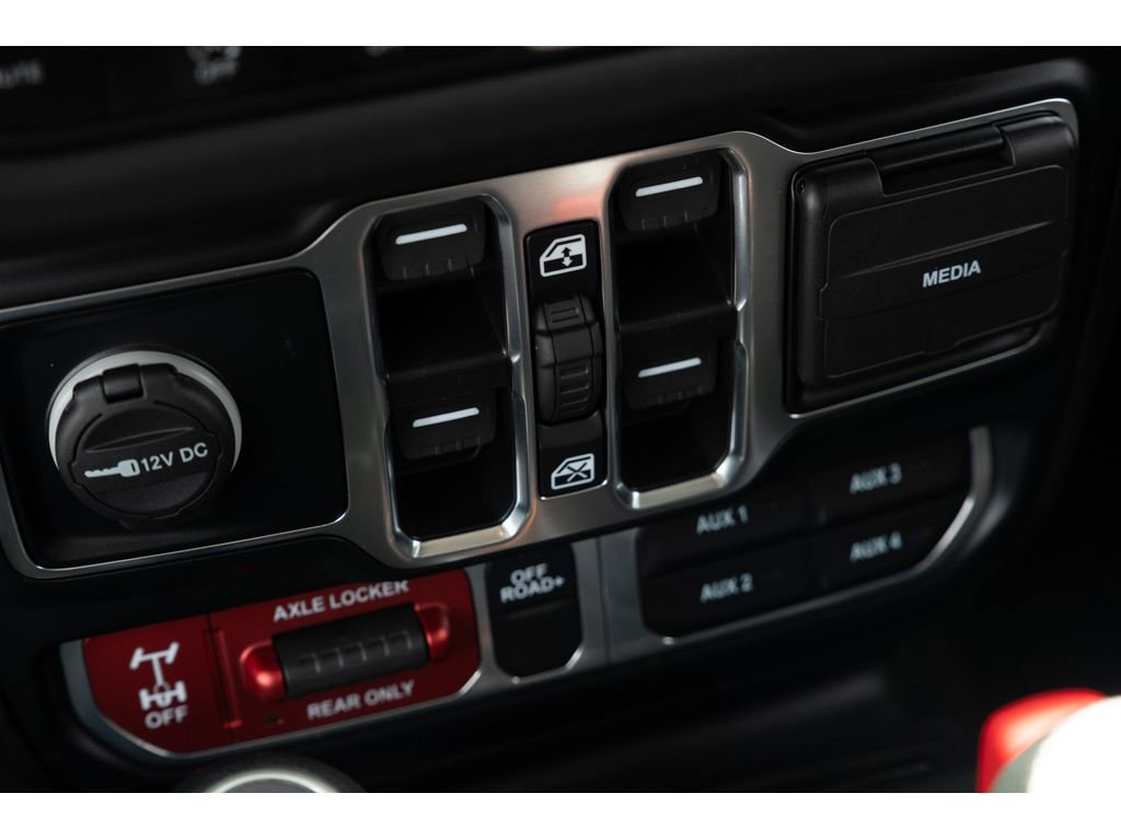 Used 2024 Jeep Gladiator Mojave w/ Convenience Group AWD/4WD image 27