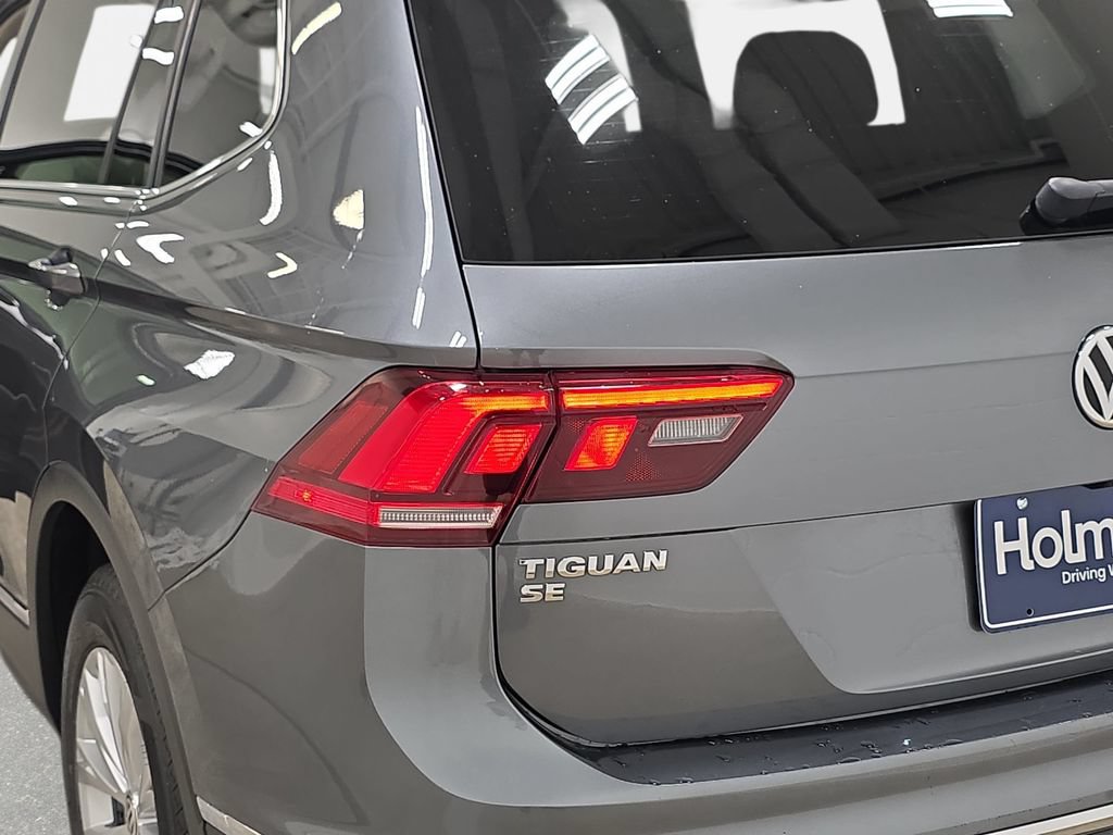 Used 2018 Volkswagen Tiguan SE AWD/4WD image 33