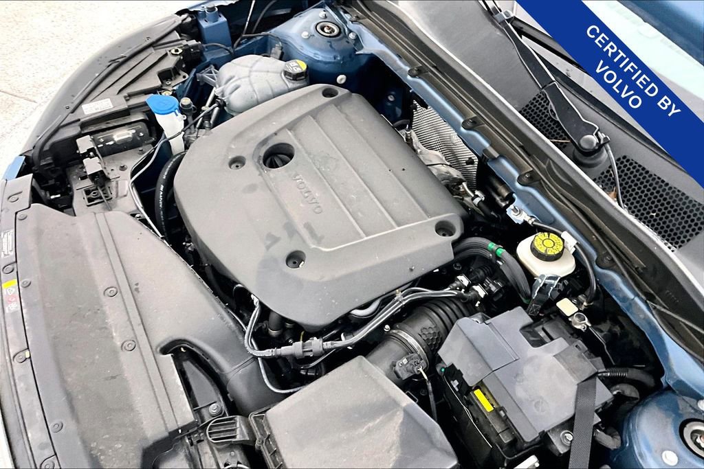 Used 2025 Volvo XC40 B5 Plus image 43