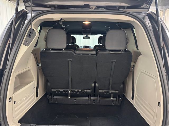 Used 2019 Dodge Grand Caravan SXT w/ Rear Park Assist Package FWD image 30