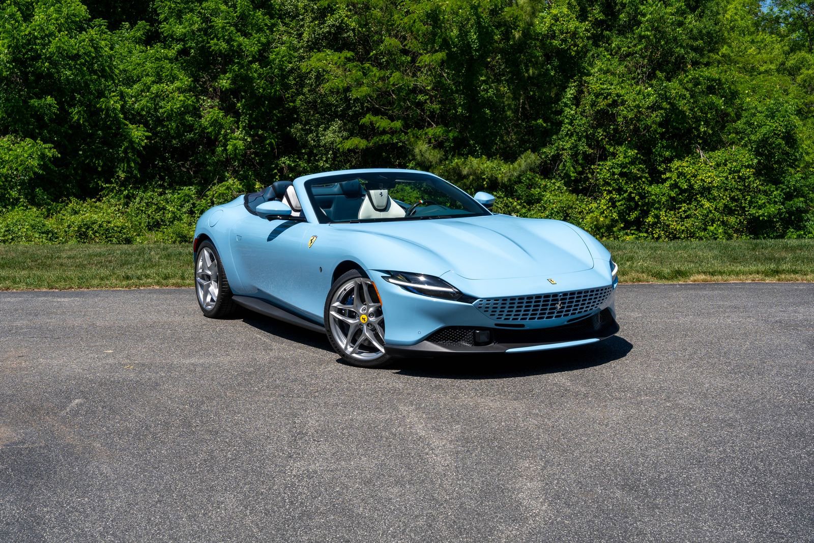 Certified 2025 Ferrari Roma Spider RWD image 1