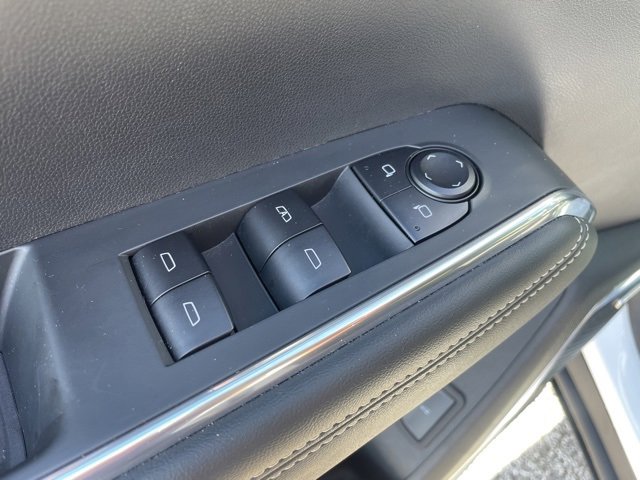 Used 2025 GMC Acadia Elevation image 12