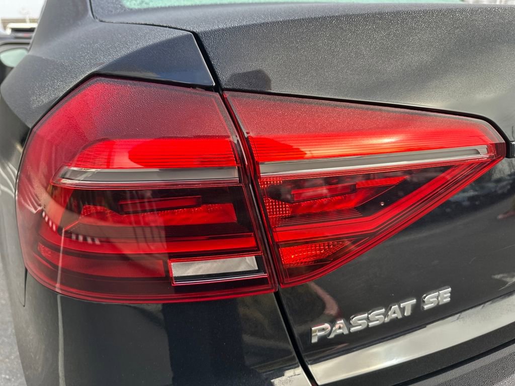 Used 2018 Volkswagen Passat 2.0T SE w/ SE Lighting Package image 10