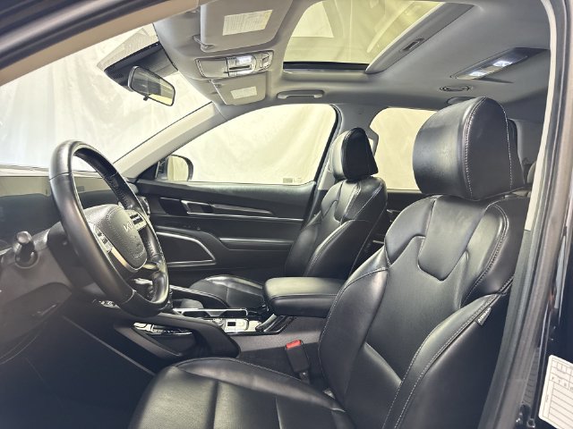 Used 2025 Kia Telluride S FWD image 11