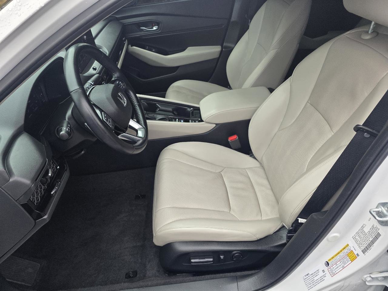 Used 2023 Honda Accord Touring image 9