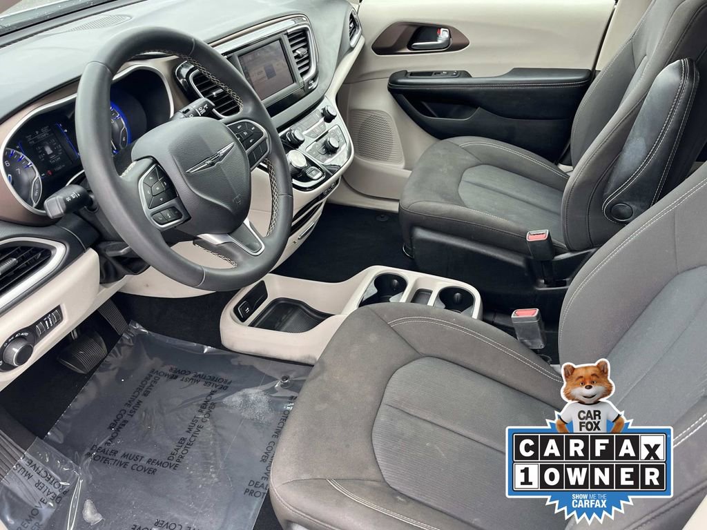 Used 2023 Chrysler Voyager LX image 24