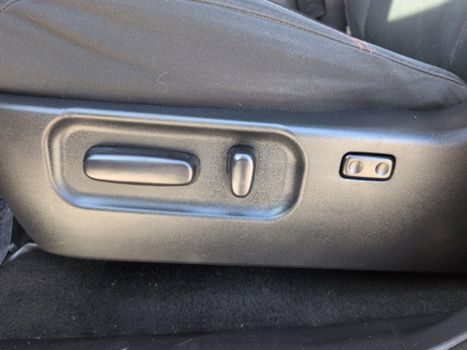 Used 2020 Toyota Tacoma TRD Off-Road w/ Technology Package image 14