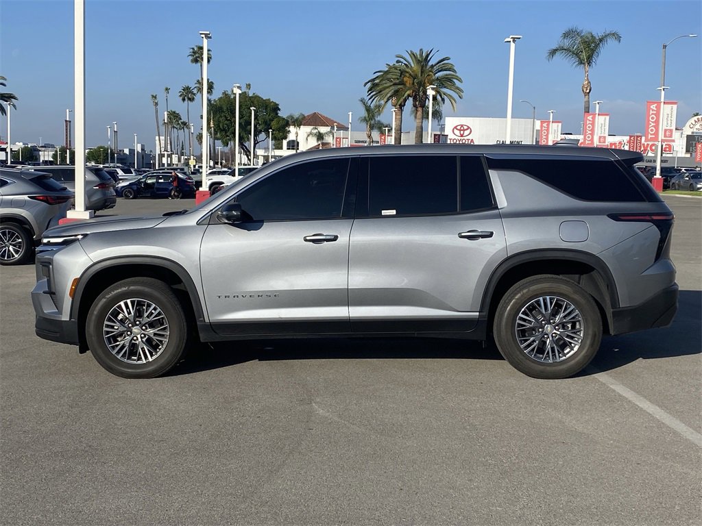 Used 2024 Chevrolet Traverse LS image 2