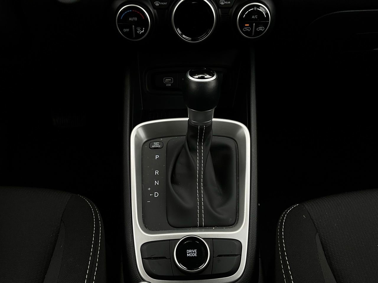 Used 2025 Hyundai Venue SEL image 24