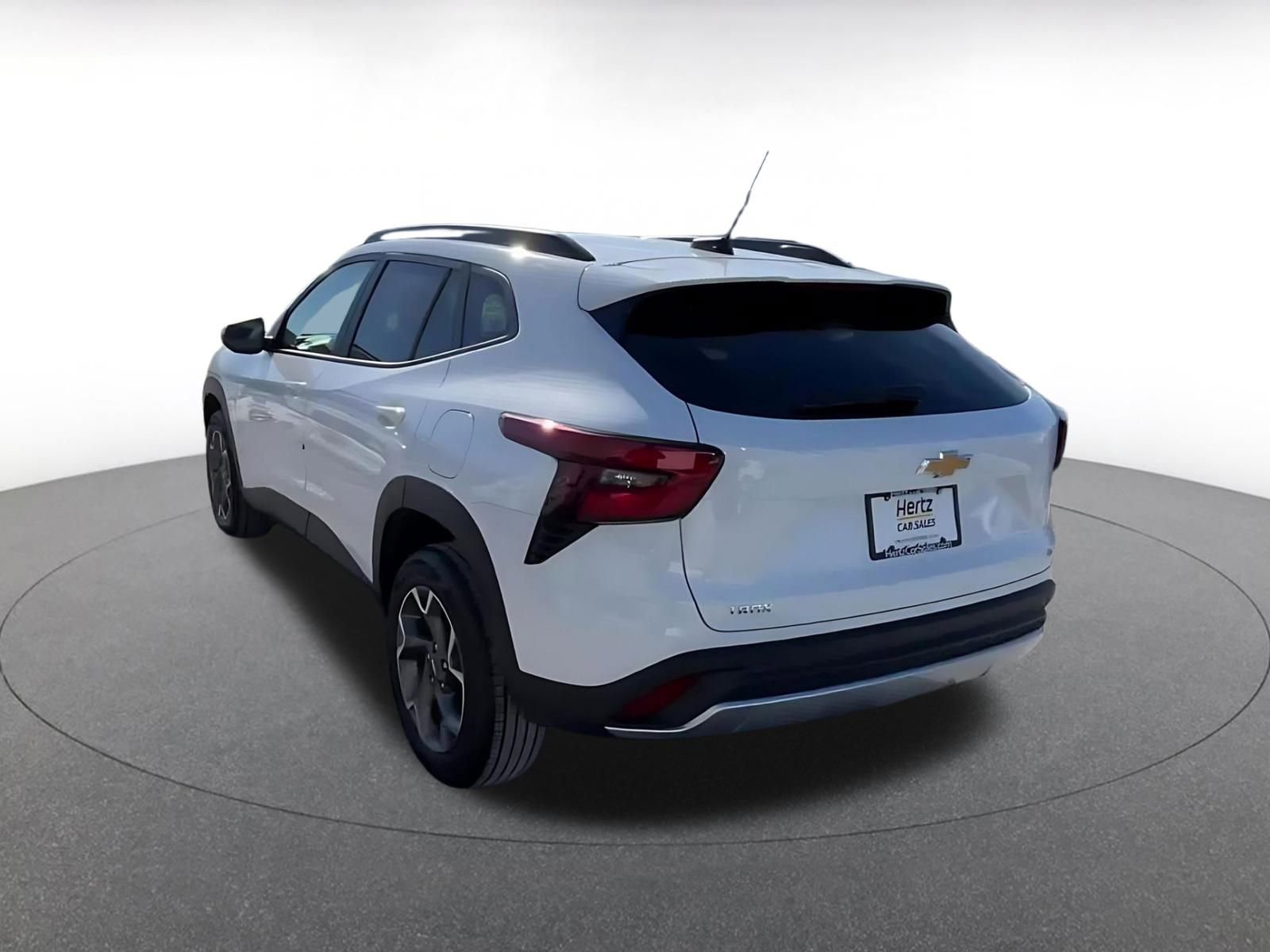 Used 2025 Chevrolet Trax LT image 11