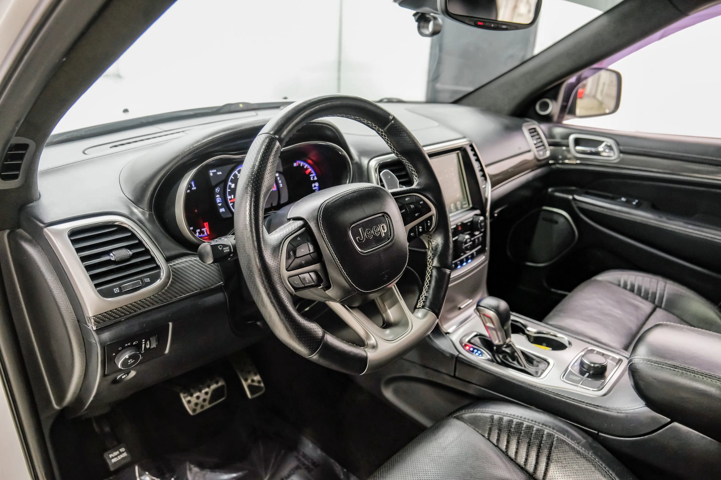 Used 2017 Jeep Grand Cherokee SRT AWD/4WD image 22
