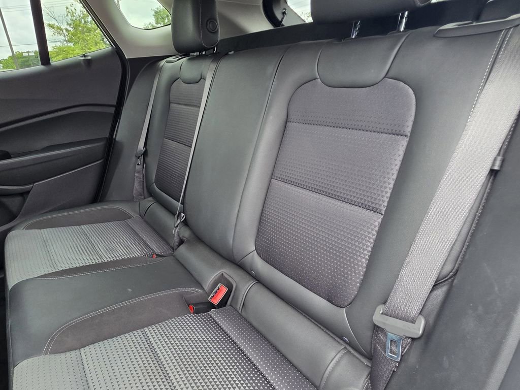 Used 2025 Chevrolet Trax LT w/ LT Convenience Package FWD image 29