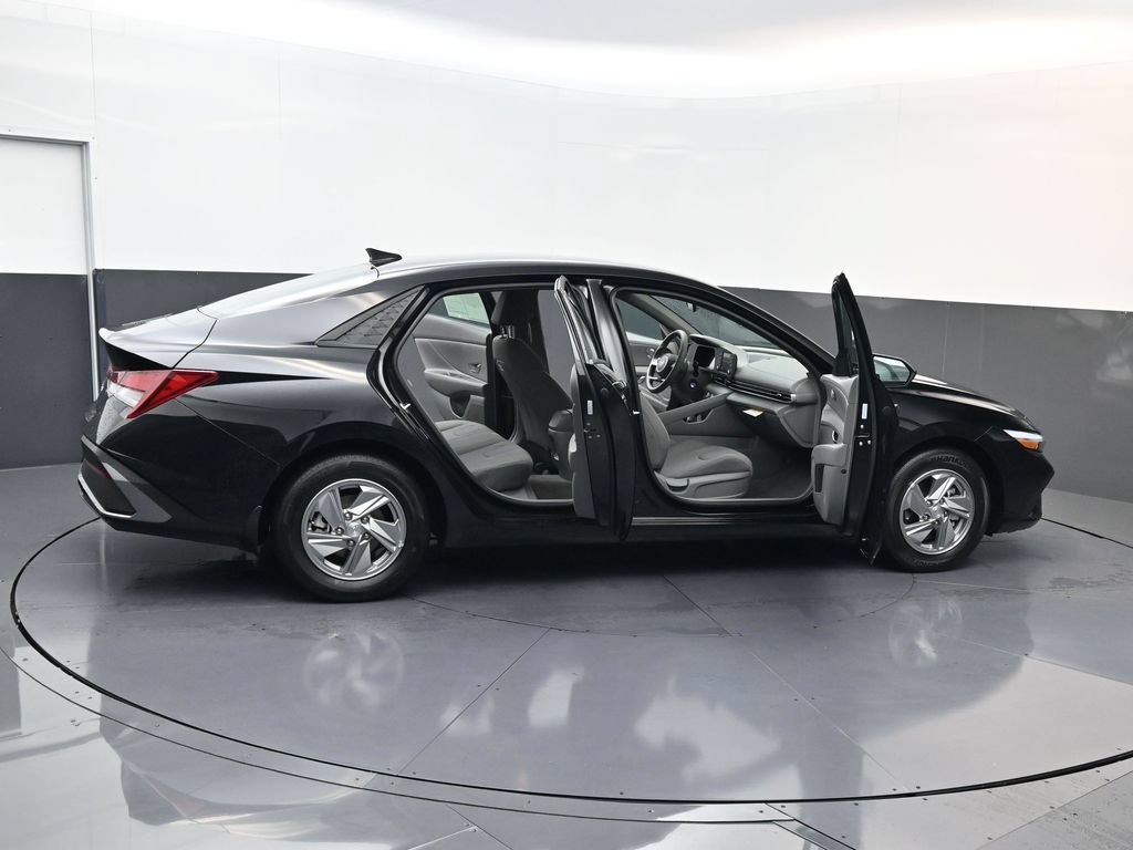 Certified 2026 Hyundai Elantra SE FWD image 27