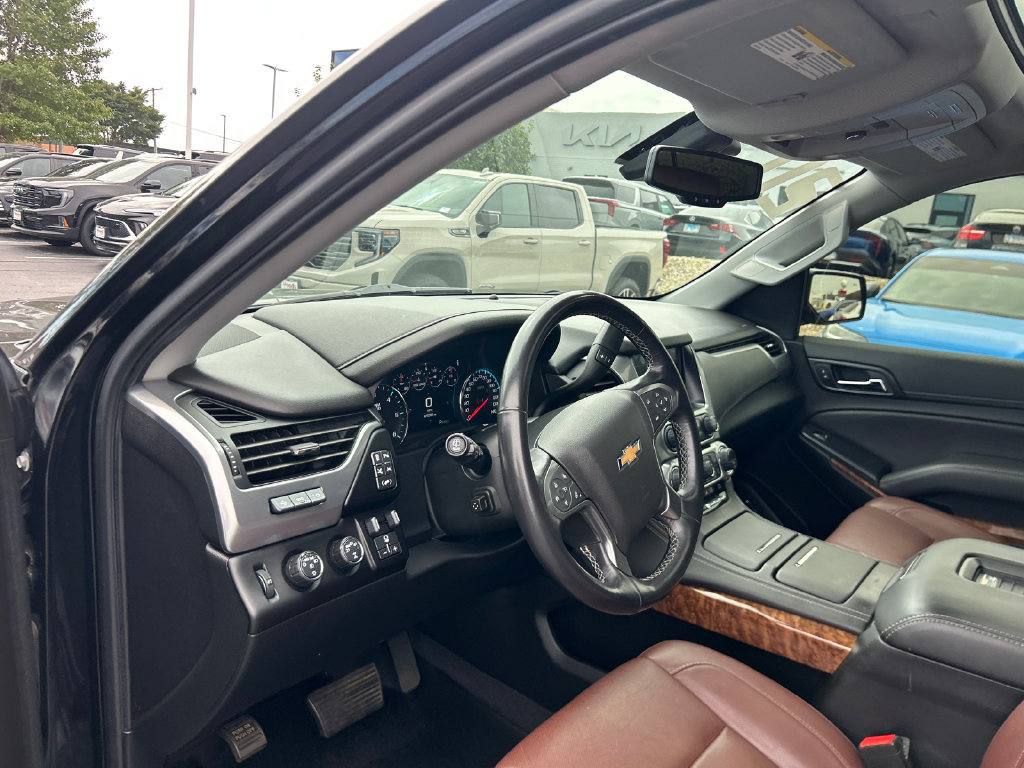 Certified 2020 Chevrolet Suburban Premier w/ Premier Plus Edition AWD/4WD image 19