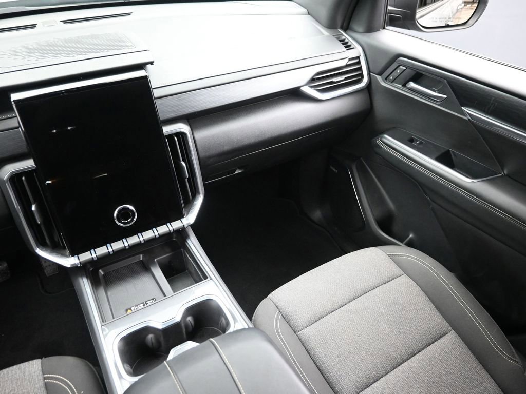 Used 2025 GMC Acadia Elevation image 13