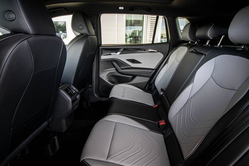 New 2026 Volkswagen Tiguan SE R-Line FWD image 28