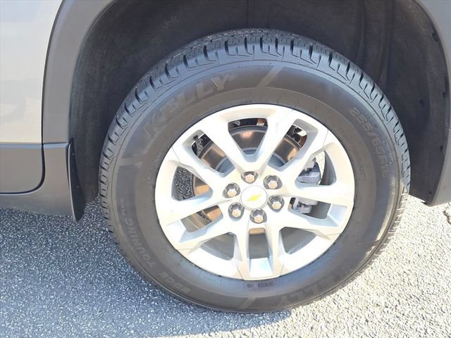 Certified 2023 Chevrolet Traverse LS w/ Safety Package FWD image 34