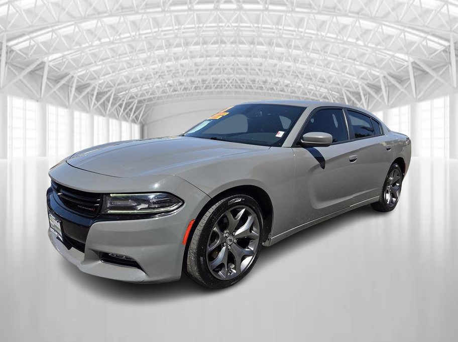 Used 2017 Dodge Charger SXT w/ Plus Group RWD image 4