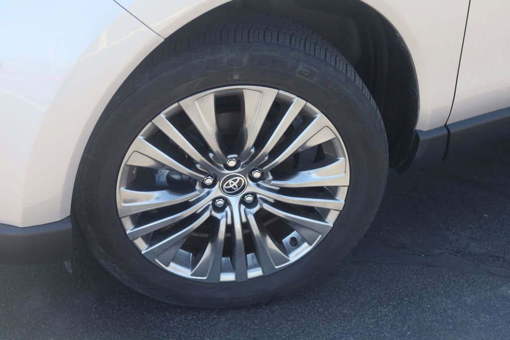 Used 2023 Toyota Venza XLE AWD/4WD image 17
