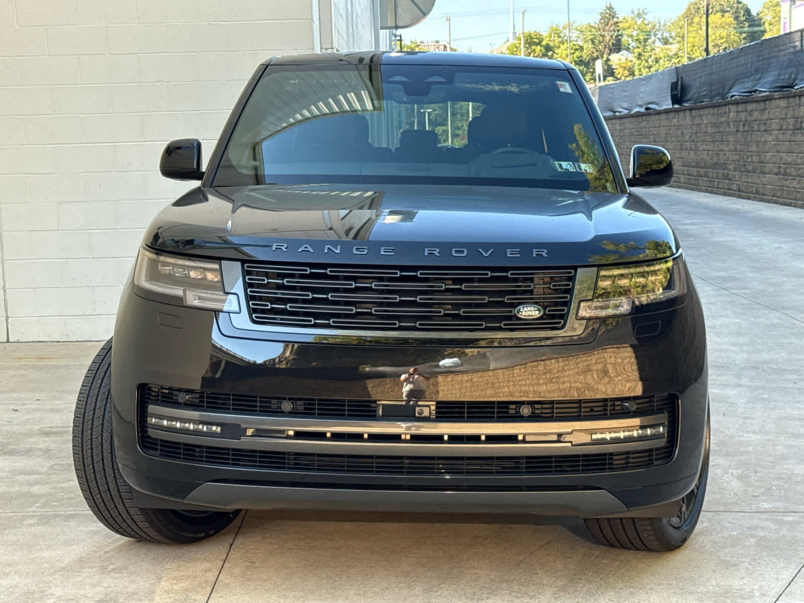New 2025 Land Rover Range Rover Long Wheelbase SE image 2