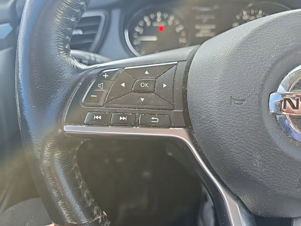 Used 2017 Nissan Rogue Sport SV w/ SV Premium Package image 11