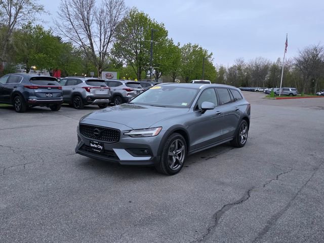 Used 2021 Volvo V60 T5 Cross Country AWD/4WD image 4