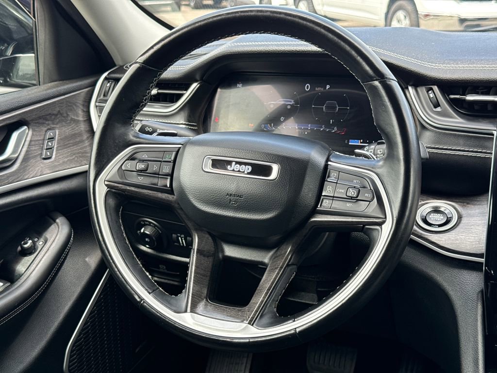 Used 2022 Jeep Grand Cherokee L Limited AWD/4WD image 24